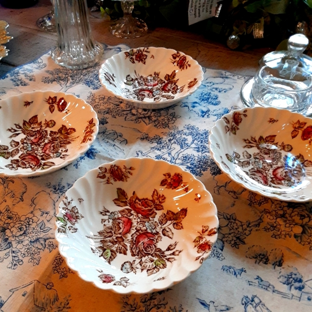 4 JOHNSON BROTHERS,  Devon Sprays,  5" Berry Bowls
